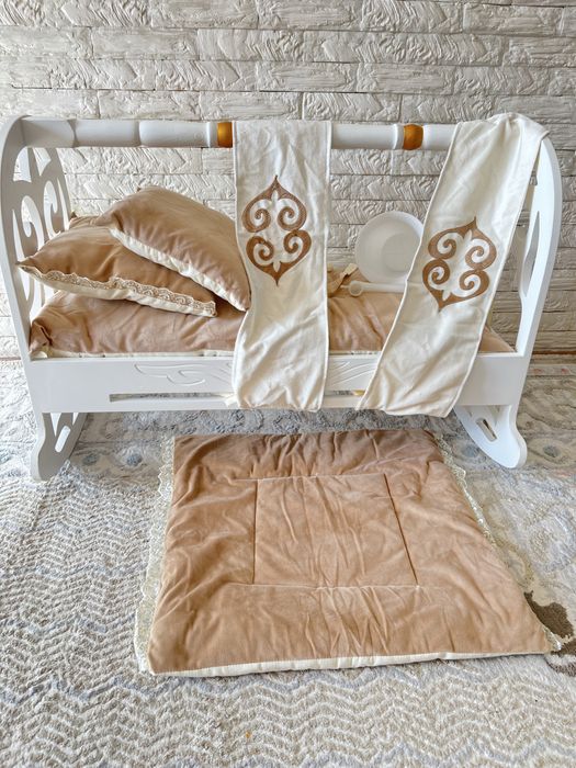 Бесік тойға Жалға бесік беремін