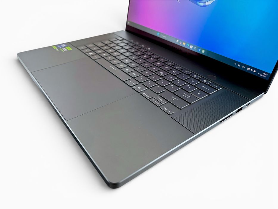 Лаптоп ASUS ROG Zephyrus G16 16 2.5K Ultra 9 285H 32RAM 2TB RTX 5080