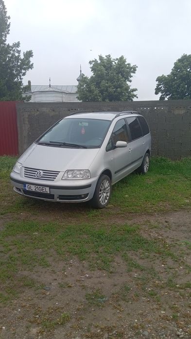 Vând mașină în stare buna funcțională. Doar ca ușa după partea dreapta a fata nu se deschide