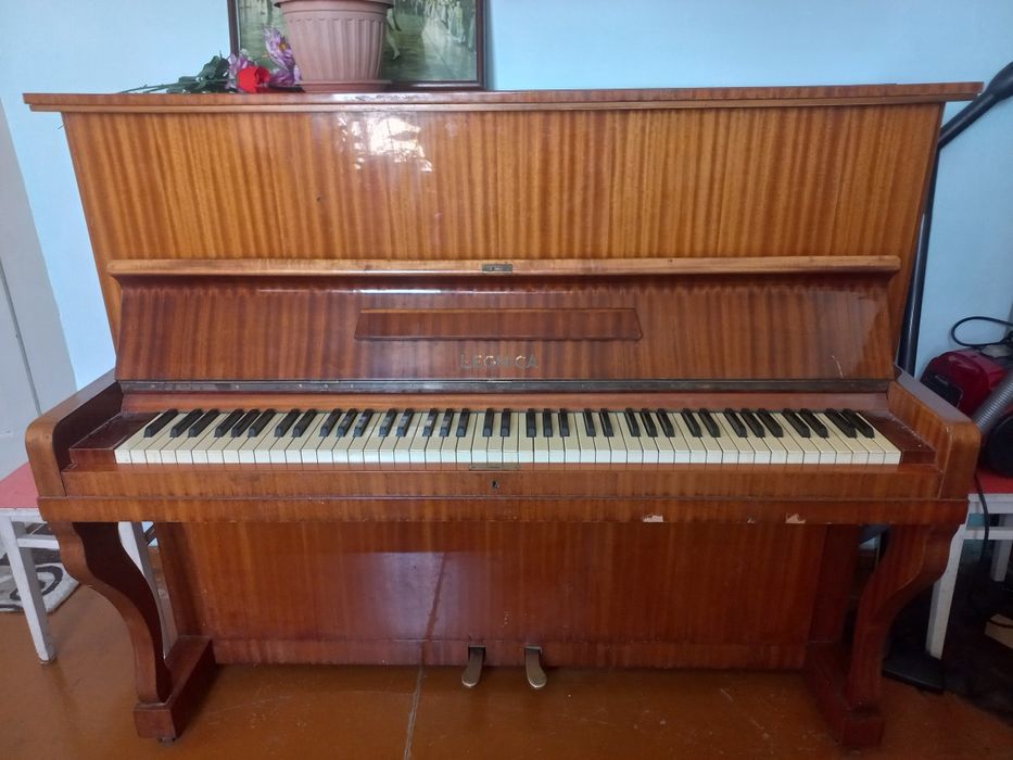 Продам пианино LEGNICA
