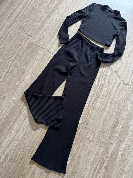 Дамски черен сет къс топ и панталон