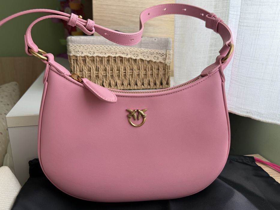 Чанта Pinko half moon в розово