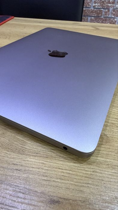 Продам MacBook Pro core i5 8/256 sotiladi