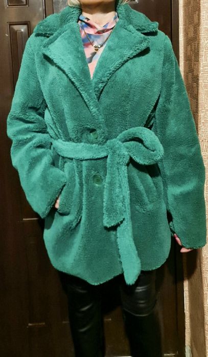 Зелено топло,дебело и меко зимно палто ,олекотено и удобно. S/M