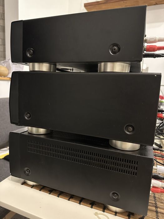 Linie audio JVC cu telecomanda