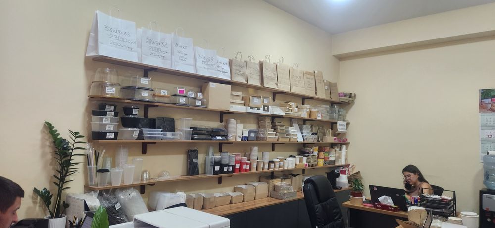 Odnorazoviy plastik va qog'oz idishlar,stakanlar,qutilar salat, ovqat,