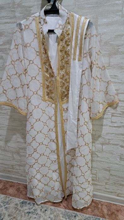 Продам платья вечерние