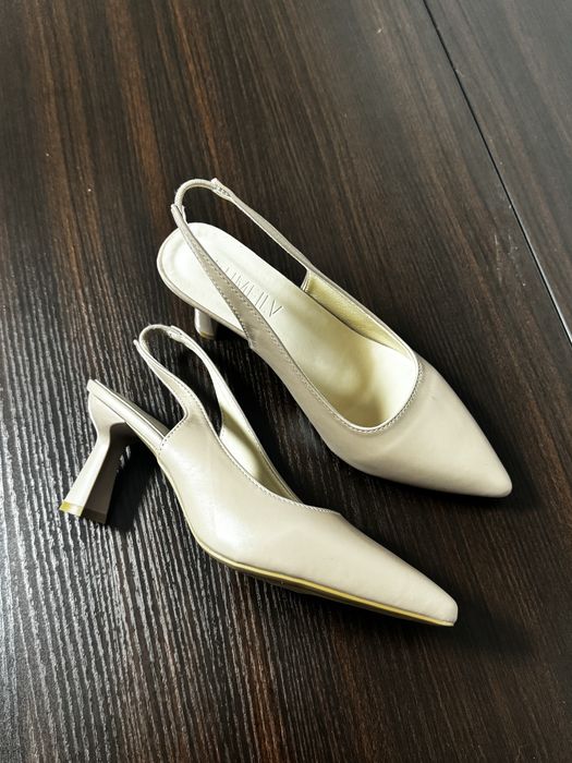 Туфли бежевые, размер 39