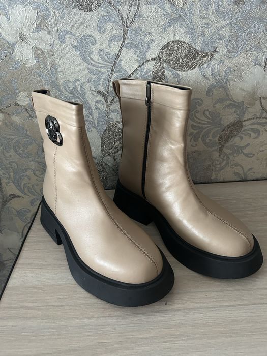 Женские демисезонные ботинки