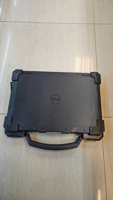Продавам лаптоп Dell Rugged 7404