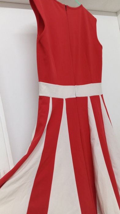 Рокля р-р М, червено и бяло