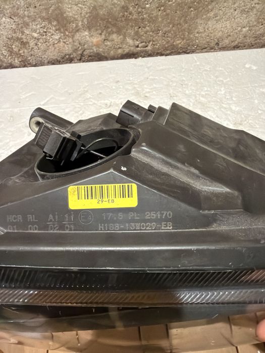 Фар Ford Fiesta MK8