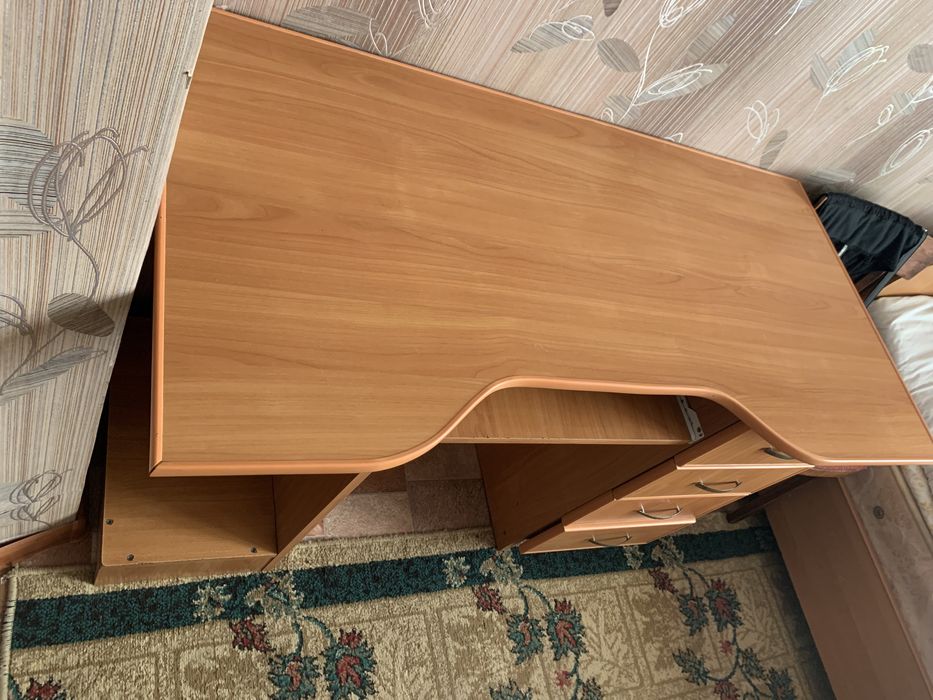 Стол письменный