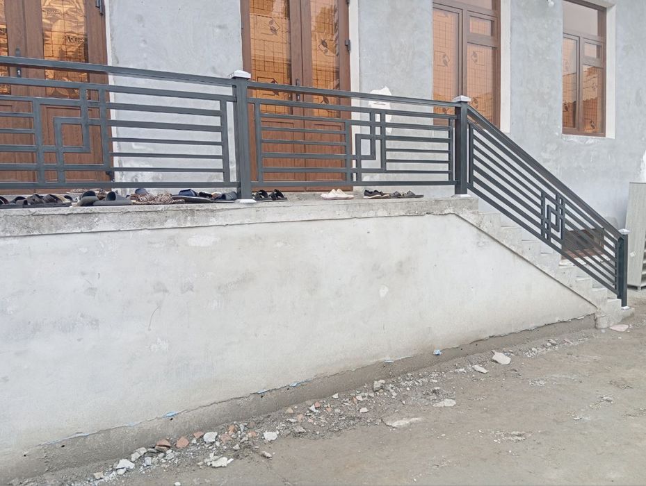 Перила из метала, нержавейки и стекла