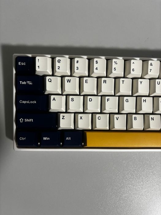 Tastatura qwertykey 61 custom