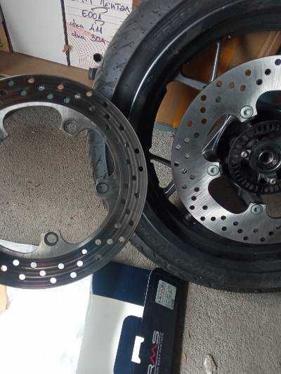 Сервиз за скутери и мотори Vespa,Kymco,Piaggio,Yamaha,Kawasaki,Ducati.