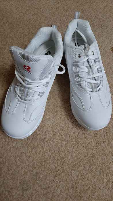 Кроссовки белые новые