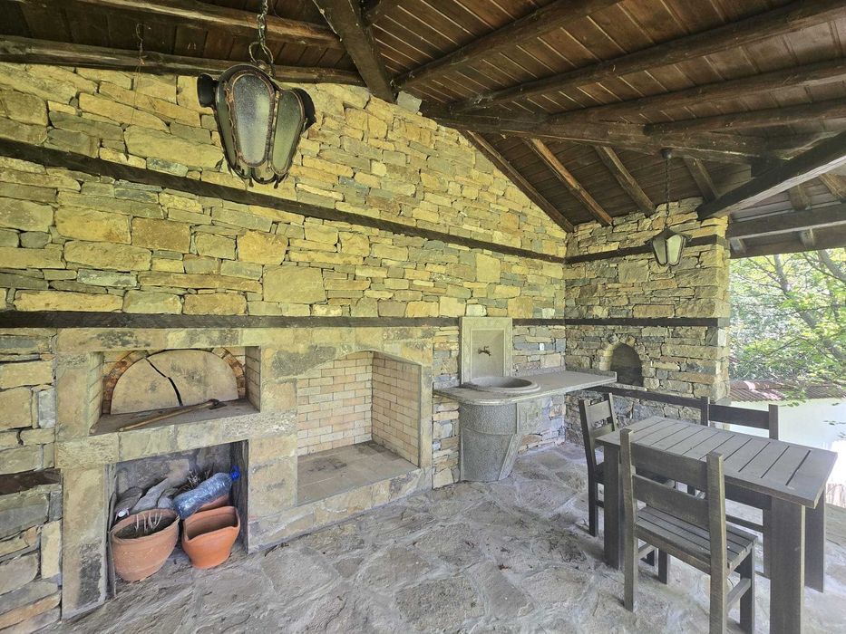 Продава се Къща в София, Слатина - 250 кв.м за 1400 €/кв.м - Снимка #1