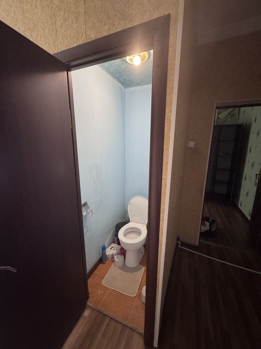 2 xonali dom zal spalni oshxona bor spalnida ikki kishi zalda 4 kishi