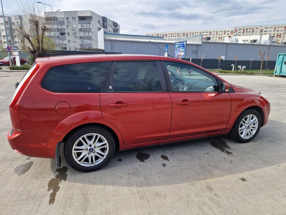 Ford focus Ghia navigație  1. 6  benzina și gpl