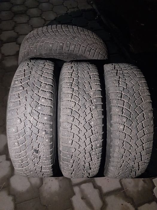 4 шины Nokian 225 70 R16.
