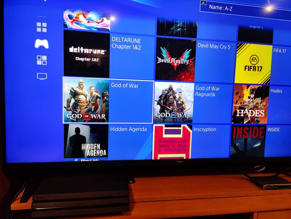 Продавам перфектен Sony PlayStation 4 PRO GOD OF WAR Limited Edition ПС4 ПРО с МНОГО ИГРИ PS4 Uncharted, Crash Bandicoot, The Last of Us, Hades, Princ