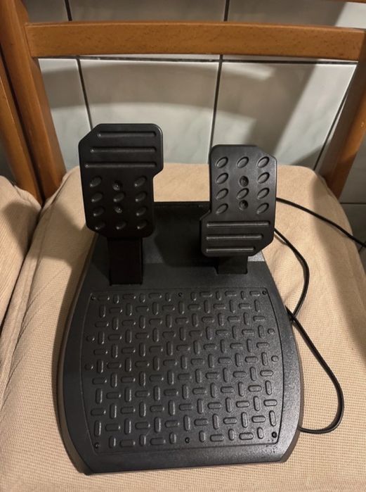 Volan Thrustmaster in stare perfecta