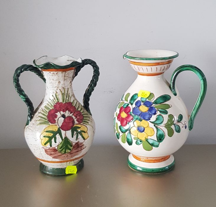 Carafe vechi din ceramică