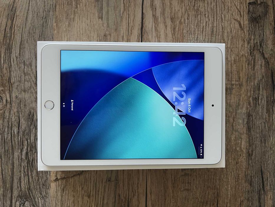 Apple iPad mini 5 (5th Gen) 64GB Silver Wi-Fi | Пълен комплект | 90% батерия