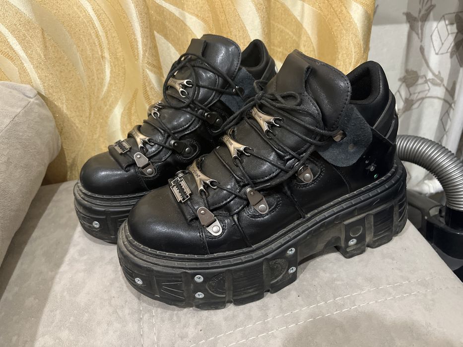 Нью роки 43 размер CD 811  в отличном состоянии новые