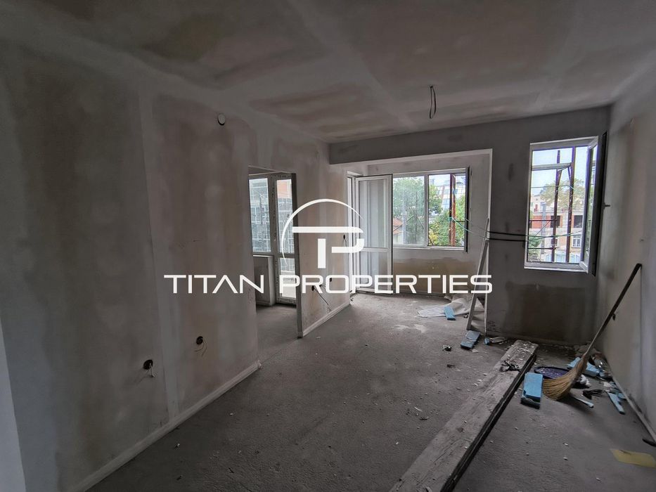 Двустаен апартамент за продажба в Център