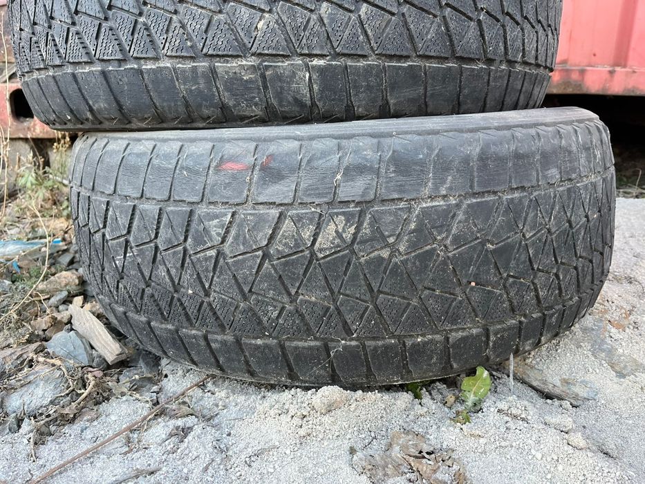 Продам резину, всесезонная, липучка.