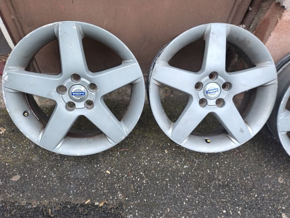 Jenți de Volvo pe 17