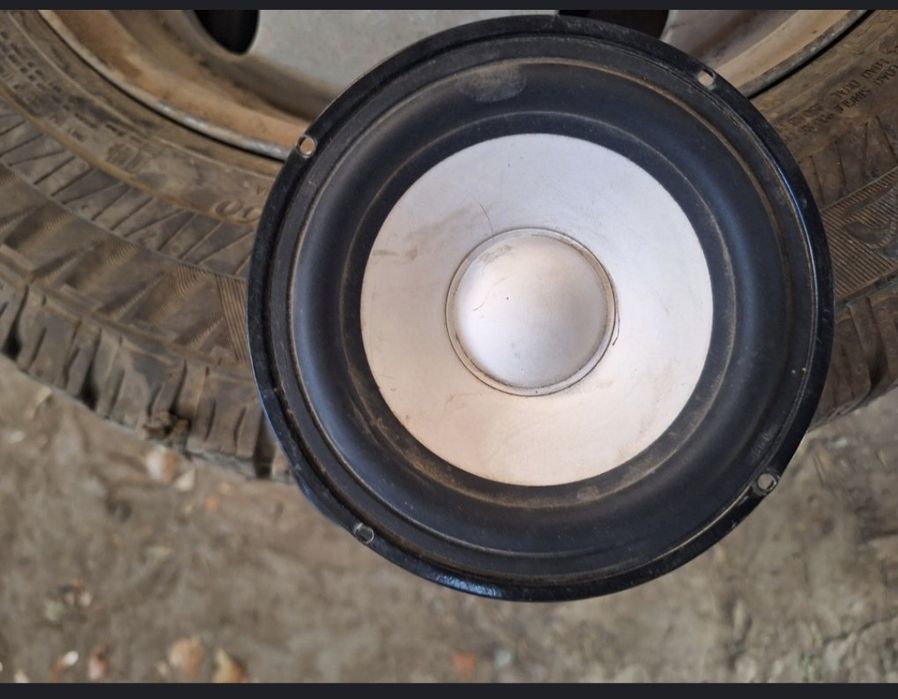 Калонка на машину