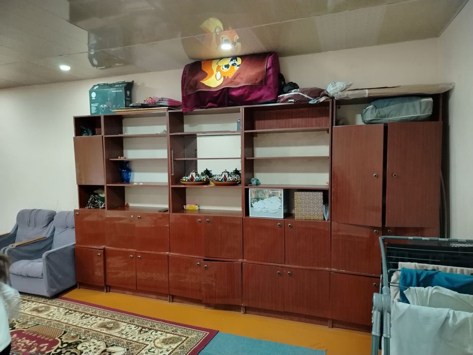 Shkaf. sotiladi 5 ga bo'lingan