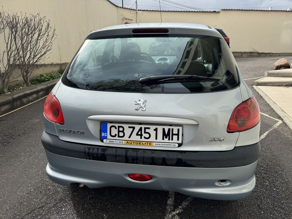 Peugeot 206 1.4 75 коня бензин