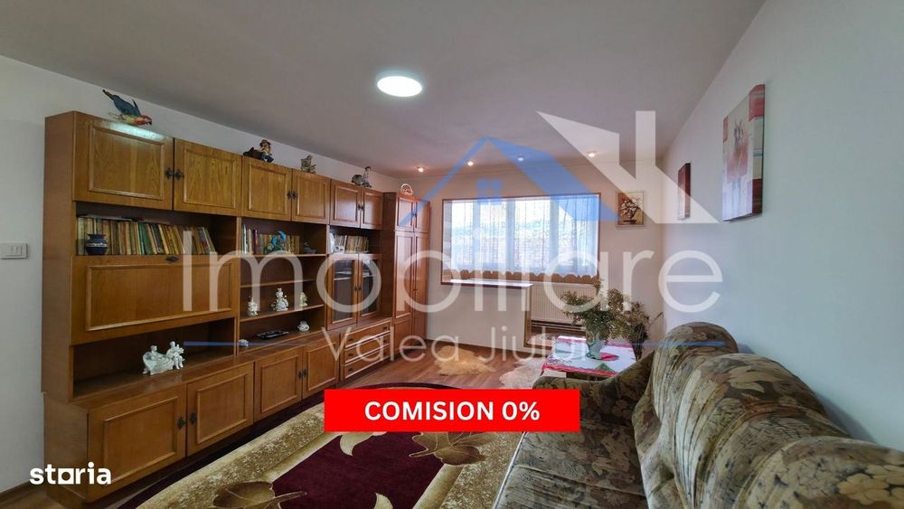 Apartament 4 camere, 2 băi și 2 balcoane – Vulcan, zona Cocoșvar