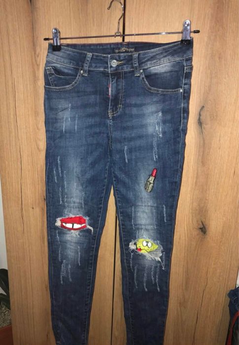 Vand 200 de perechi de blugi diferite marimi S-M XL