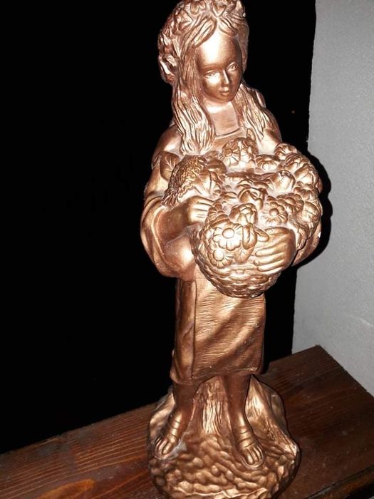 Statuete vechi frumoase