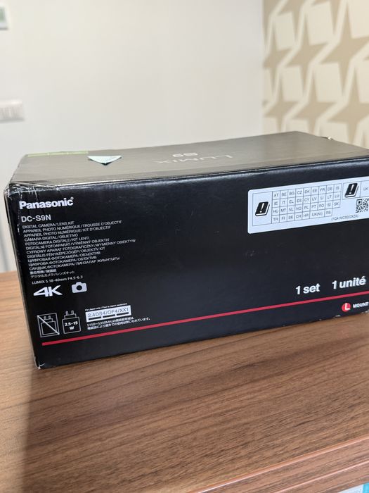 Camera foto Lumix Jet Black 24 MP 6K eith S 18-40 mm f / 4.5-6.3