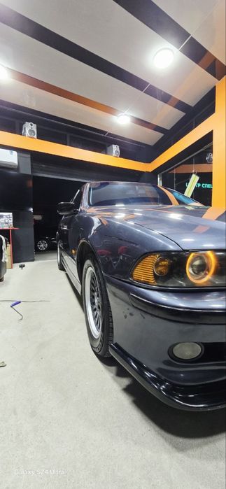 BMW e39 в отличном состоянии.