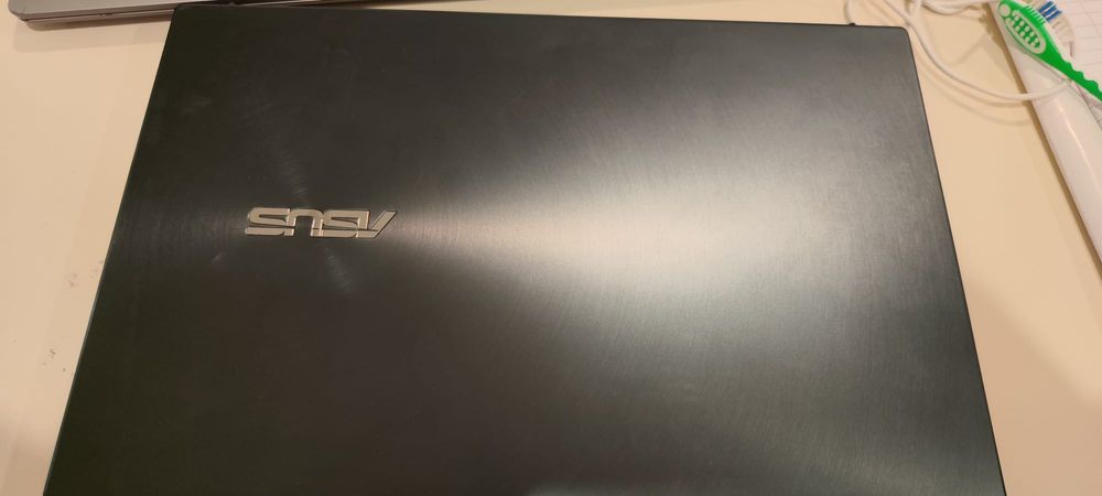 Vand Laptop Asus Zenbook14 UM425Q