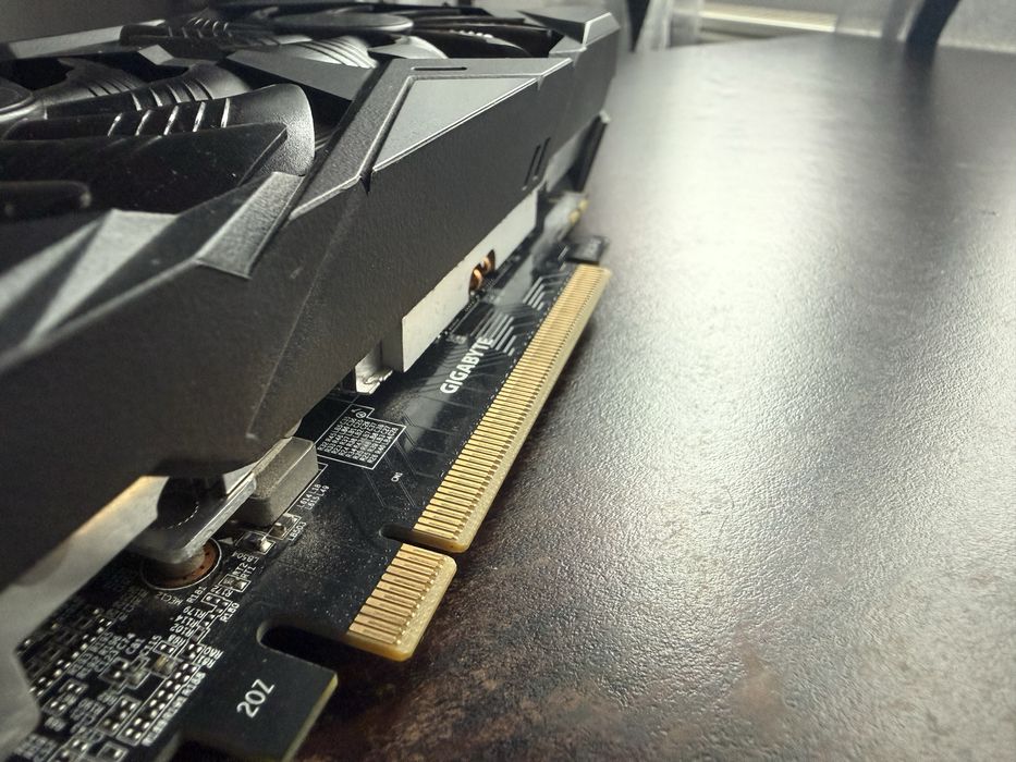 Vand RTX 2060 Gigabyte  6 GB VRAM