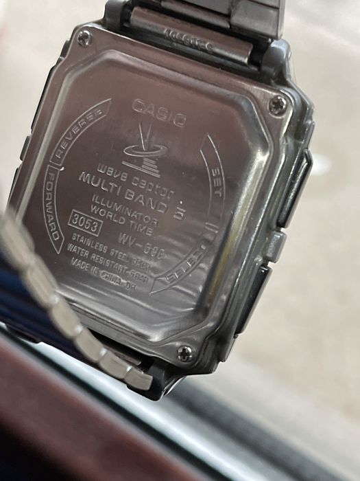 Часы электронные продаю