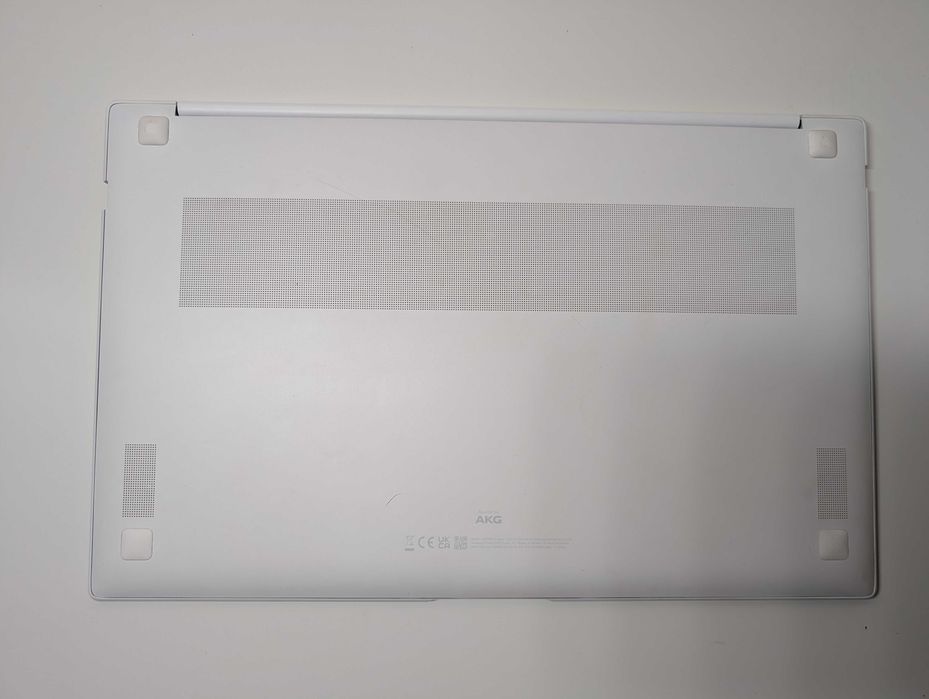 Laptop Samsung Galaxy Book 2 Pro special edition (950XGK) | Intel Ultra 7 | 16GB RAM DDR5 | 512GB SSD | Baterie 93 cicluri | Ecran OLED FHD