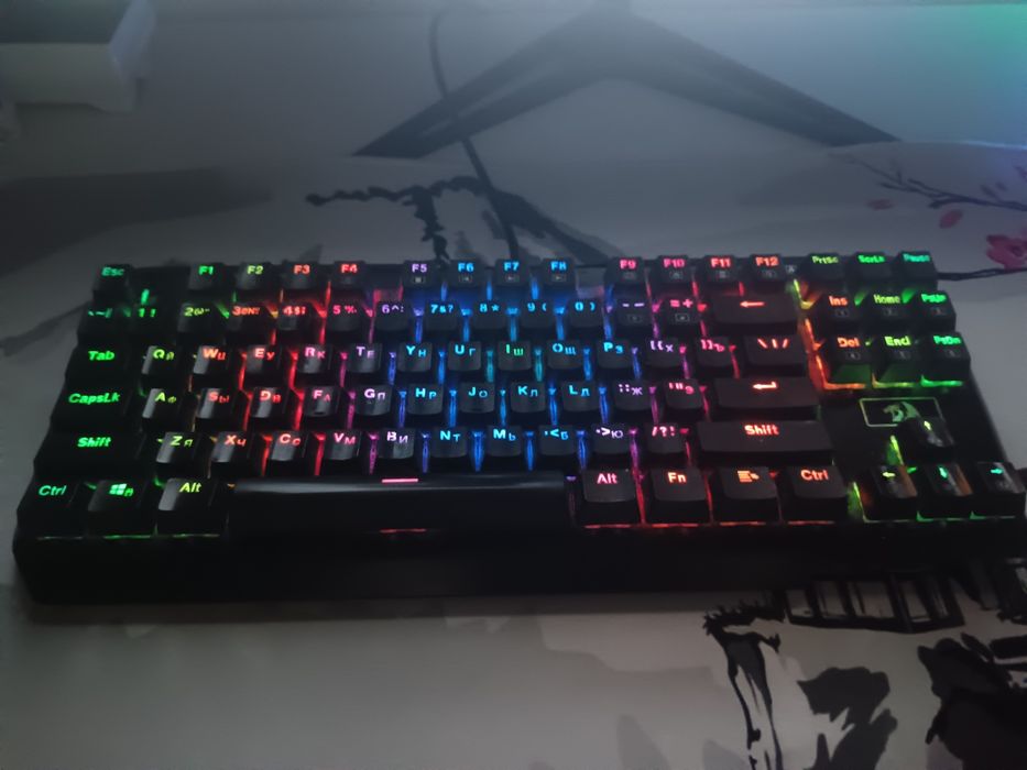 Продам механическую клавиатуру