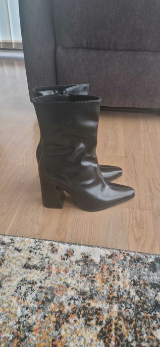 Botine cu toc, Bershka