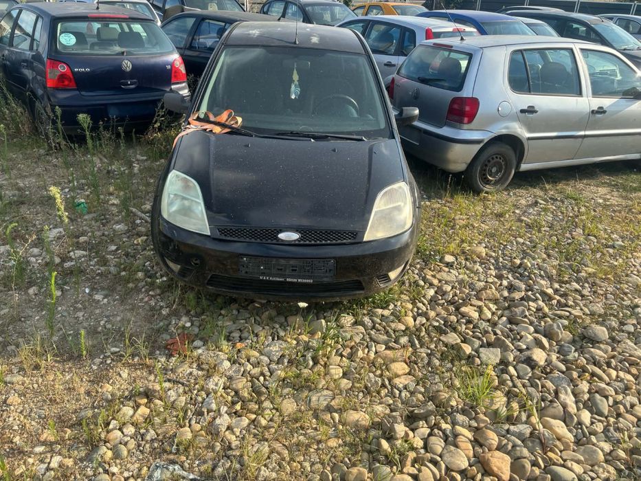 Dezmembrari auto mai multe masini auto Parc auto