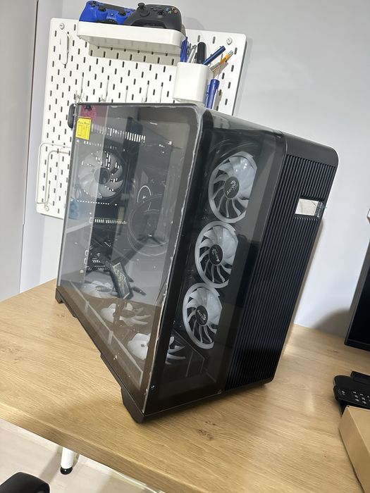 Pc gaming cu I7 13700K RTX 4070 S Eagle OC