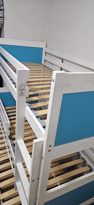 Vand pat suprapus copii stare foarte buna.cu saltele 3 pers